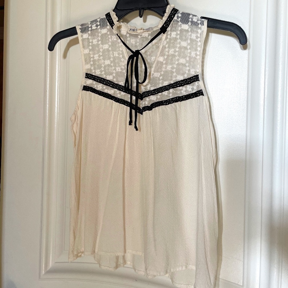 Jolt sleeveless dainty lace top - XS
